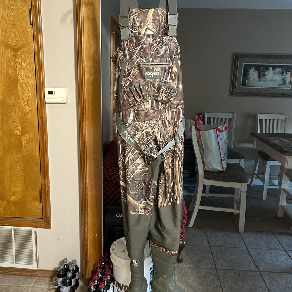 Rogers  Chest Waders with Boot Real Tree Max 7 print